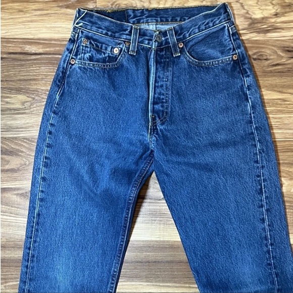 VINTAGE Levi’s - Picture 5 of 9